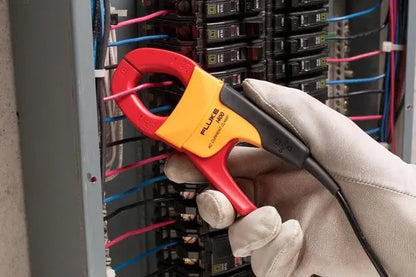 fluke i400 AC current clamp in use