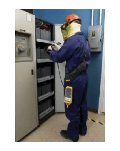 Fluke BT521 battery analyzer in use 